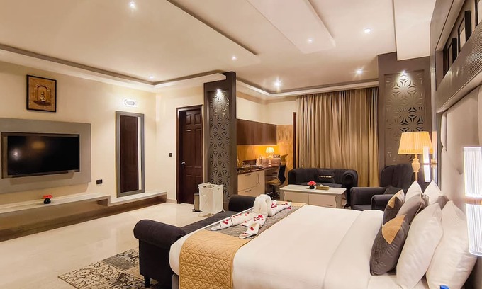 Kalkaji Hotel | The Meriton
