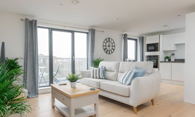 Southampton City Centre Apartment | Amazing 2 bedroom apartment with Marina Views