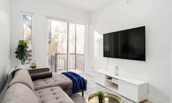 Latin Quarter Apartment | Chic/Bright 1 Bed + Parking