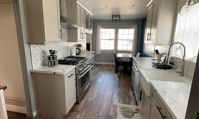Charter Oak House | Charming house in pleasant Glendora with WiFi and AC
