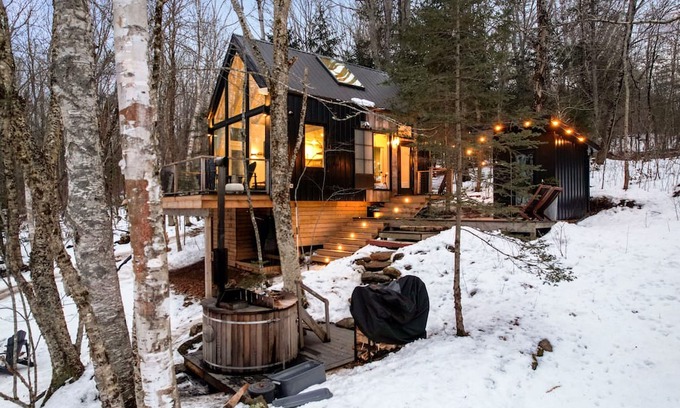 Hampstead Cabin | Secluded Lakefront Treetop Cabin with Nordic Spa