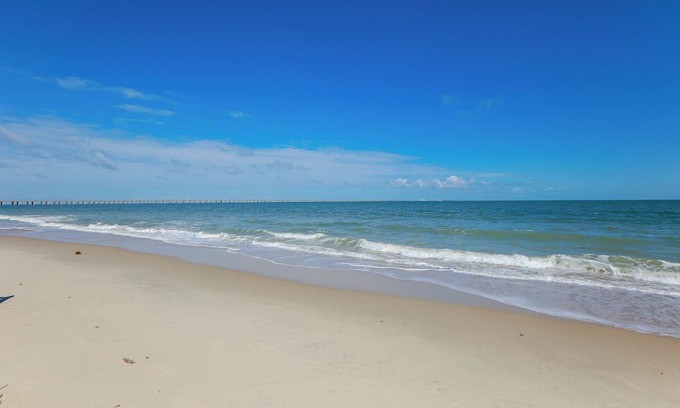 Chic's Beach Apartment | Sojourn's Sea Views with Balcony Sleeps 6