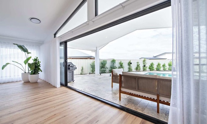 Dubbo House | Turon - Pool Entertainer, Elevated Luxury