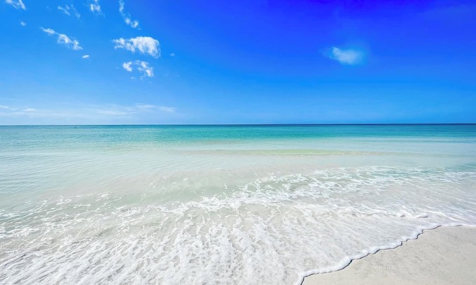 Sarasota Condo | DON'T FIGHT FOR PARKING! BEACH FRONT CONDO WITH GULF VIEWS! Modern, 2-bedroom