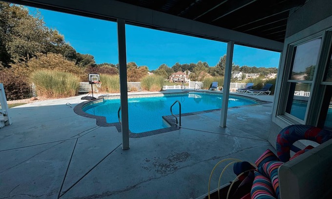 South Bend House | Spacious 4-bedroom house in charming South Bend, WiFi, Near Notre Dame