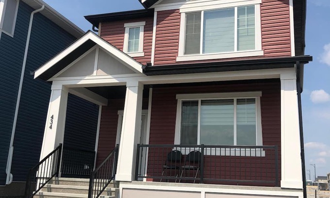 Airdrie House | New Basement Suite in Airdrie Near Calgary Airport with Private Entrance