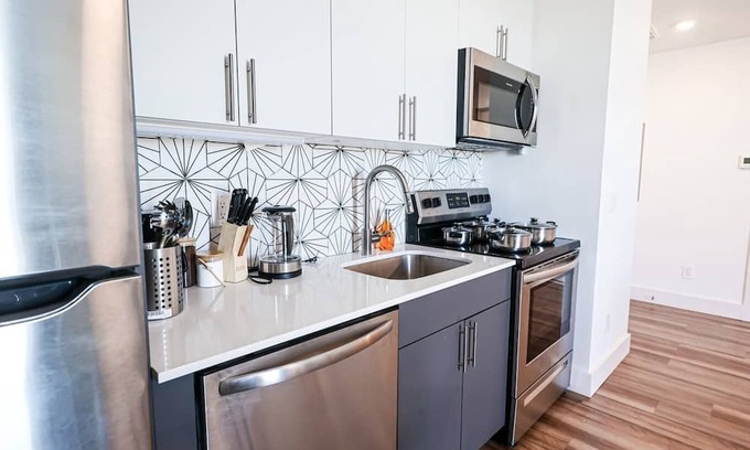 Brewerytown Apartment | Imagine a stylish escape in Glenwood, the epitome of urban luxury
