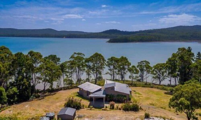 South Bruny House | Cloudy Bay Lagoon Estate ~ Architecturally designed home