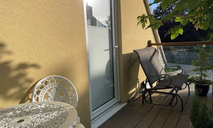 Glastonbury Apartment | Lovely modern apartment with balcony and fabulous views