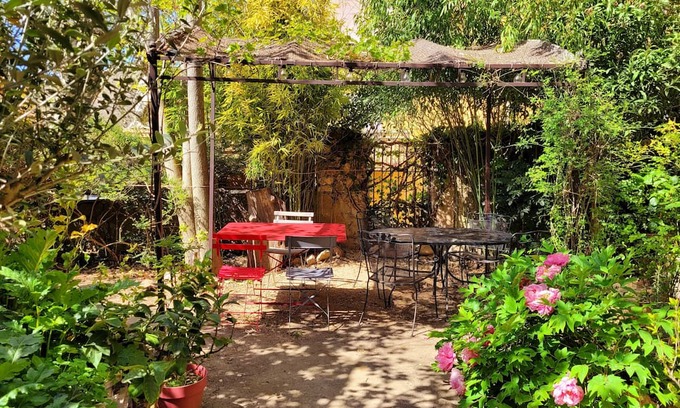 Tavernes House | Demeure Vigneronne de 280m² Avec Jardin. 5 Suites Dont une Double, 12 Couchages