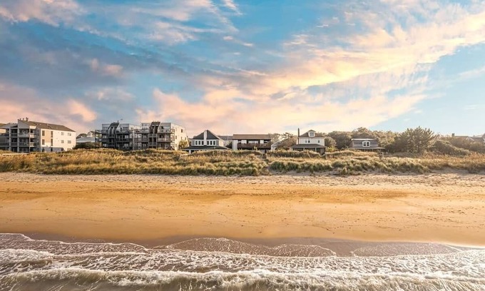 Cottage Line Apartment | Wave Suite /Right on the Beach!
