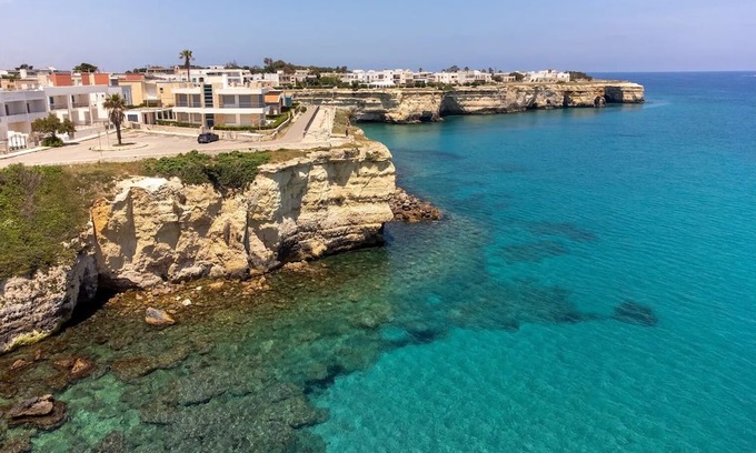 Borgagne Villa | Room 'Anna's House - Ciprea' with Wi-Fi and Air Conditioning