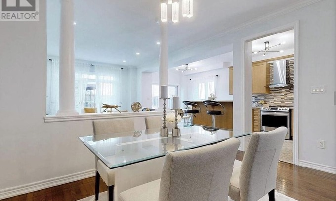 Alcona House | Charming 3-bedroom house in pleasant Innisfil with AC, WiFi.