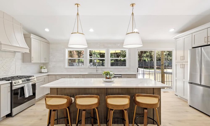 Garner House | Spacious Garner Home for 15!