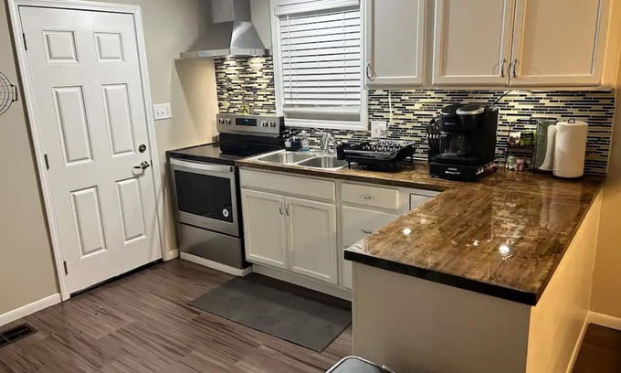 McComb House | Cozy 1-bedroom house with WiFi, AC in enjoyable McComb