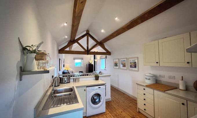 Flagg House | Retreat to the middle of everywhere! The Byre, relax and rewind home-from-home