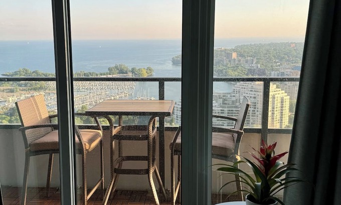 Humber Bay Shores Condo | 1 Bedroom condo with stunning view of lakeshore