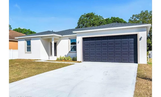 Palm Bay House | Cozy 4-bedroom house in tranquil Palm Bay with WiFi, AC. 30 minutes from beach.