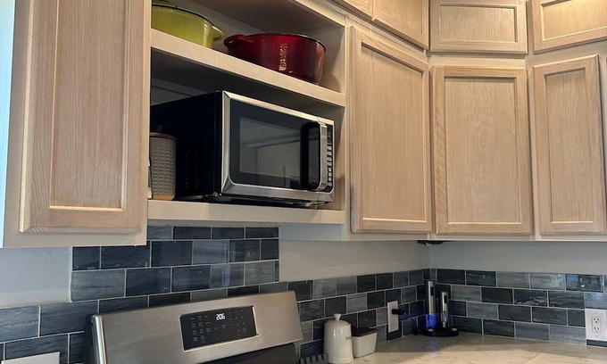 Del Ray House | Oceanfront 4-bedroom house with WiFi and AC in Downeast Maine - escape the heat!
