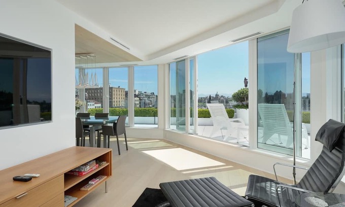 Inner Harbour Condo | Best View of Victoria! – Views, Views, Views!