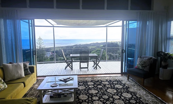 Muriwai House | Stunning views