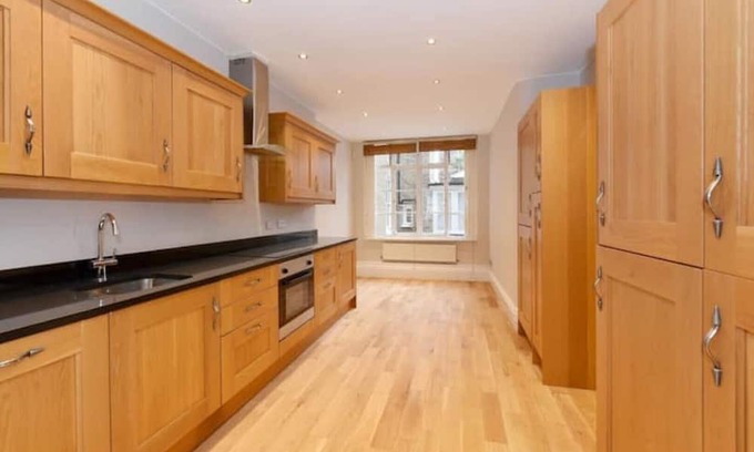 Brompton & Hans Town House | Elegant 5-Bedroom Retreat in Knightsbridge