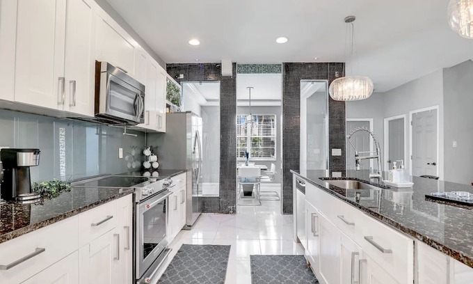 Biggar House | Gated Oasis: Luxurious 5-BR Retreat in Ft. Myers