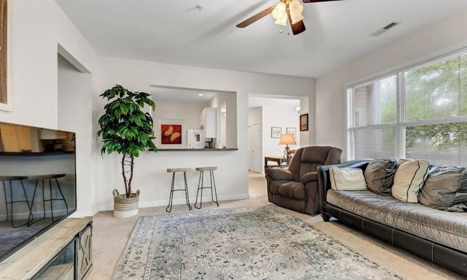 Wilmington Apartment | New! Pool~Classic Charm~Peaceful