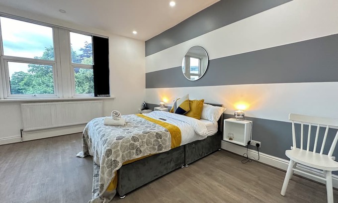 Edgbaston Apartment | Modern 3 Bedroom Retreat in Hagley