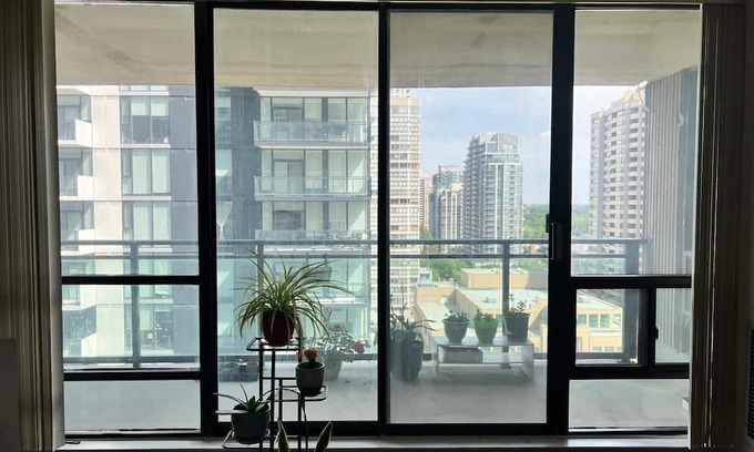 North York Apartment | Lively area, cozy home - 1 min walk to Subway, Mall, Eateries