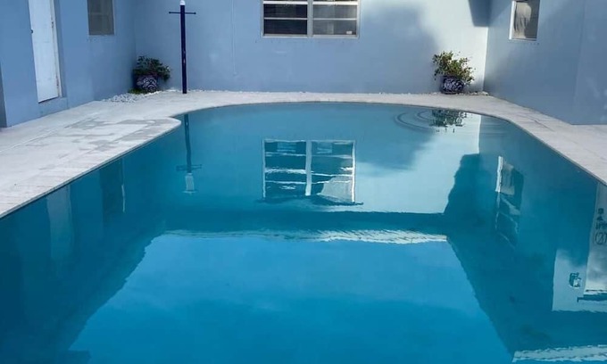 Hollywood Hills Apartment | Amazingly peaceful Hollywood studio with pool and AC. 10 min to Beach and Casino