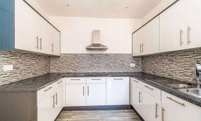 Southsea Apartment | Frontera Six | 6BR Getaway | Victorious Festival