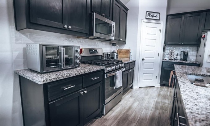 Kyle House | The Lone Star | 3BD 2BA | Pool | Playground | Pickleball