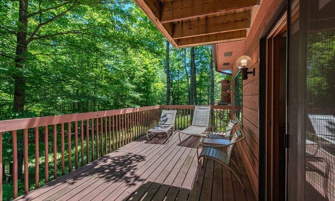 Baileys Harbor Condo | Elegant 2BR Condo with Lake View, Balcony, and Fireplace