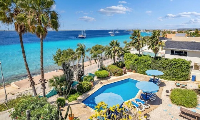 Playa Pabou Apartment | Bonaire Oceanfront Penthouse - 1 bedroom apartment with stunning view and huge balcony.