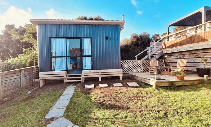 Wellington Cabin | Tiny House with private yard close to the Airport