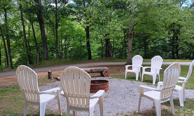 Lynn Garden Cabin | RECONNECT to nature with cozy cabin near Church Hill, TN