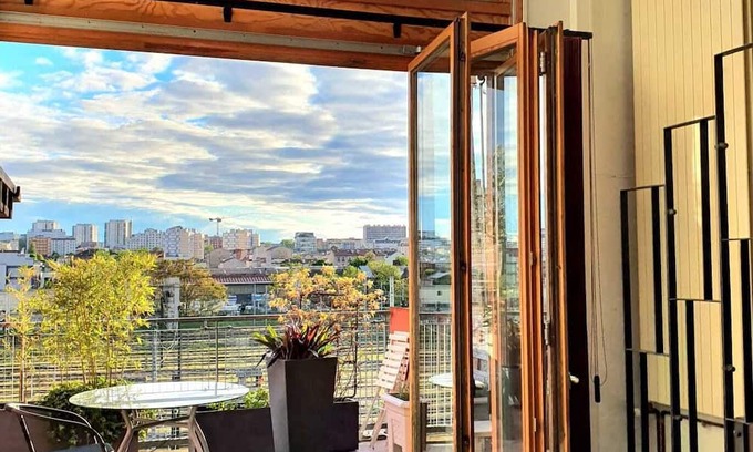 Ivry-port Apartment | Atypical loft with large terrace 500m from Paris