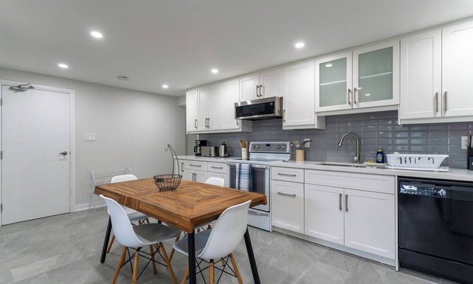 Rathwood Apartment | Cozy & Modern 2BR - Mississauga - Square One