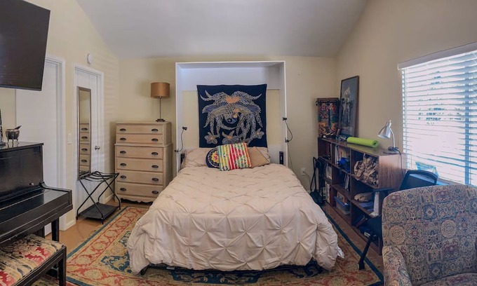 Newhall Apartment | Cozy studio with AC and WiFi in charming Santa Clarita