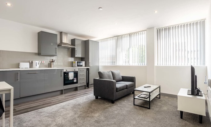 Yeadon Apartment | Modern & Bright 2 Bedroom Apartment in Yeadon