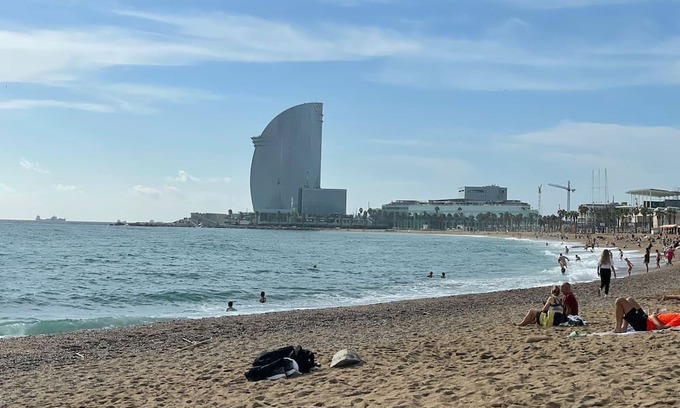 Barceloneta Apartment | Sunny studio 1 min from the BEACH