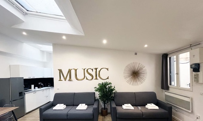 Quartier de la Porte-Saint-Denis Apartment | Urban Flat 187 - Sublime 1 Bedroom in Paris