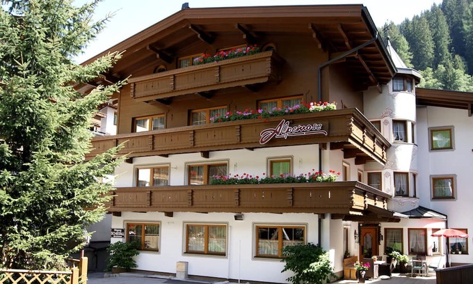 Lanersbach Apartment | Apartment 'Appartement Himmelschlüssel' with Balcony and Wi-Fi