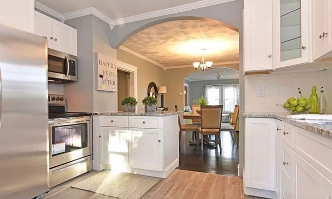 Warwick House | Cozy casa in RI. 15 mins from Providence & 5 from airport. Enjoy the summer here