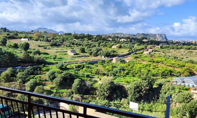 Casteldaccia Apartment | Panoramic WiFi Tv Old Town