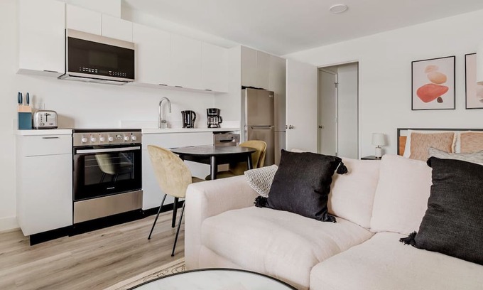 Jack London District Apartment | Clean Oakland Studio w/ A/C, nr Water, Easy Highway Access, by Blueground