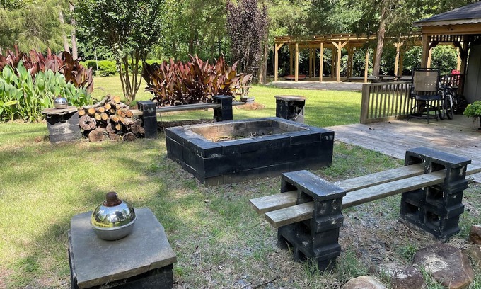 New London House | Beautiful Lakefront Property on Badin Lake