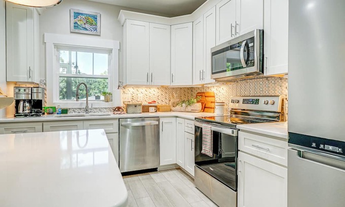 Myrtle Grove House | Dog-Friendly Wilmington Retreat ~ 7 Mi to Beach!