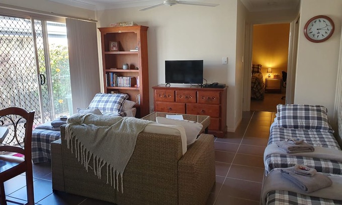 Narangba Apartment | Narnie's Place with Breakfast - Relaxing Guesthouse; Bush, Creek, Walking Tracks